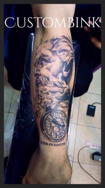 Zeus tatuaje realizado por B-Ink Tattoo